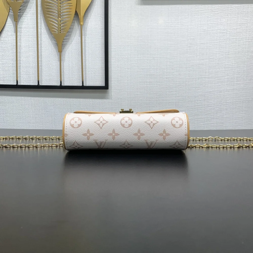 Louis Vuitton Pochette Camille
